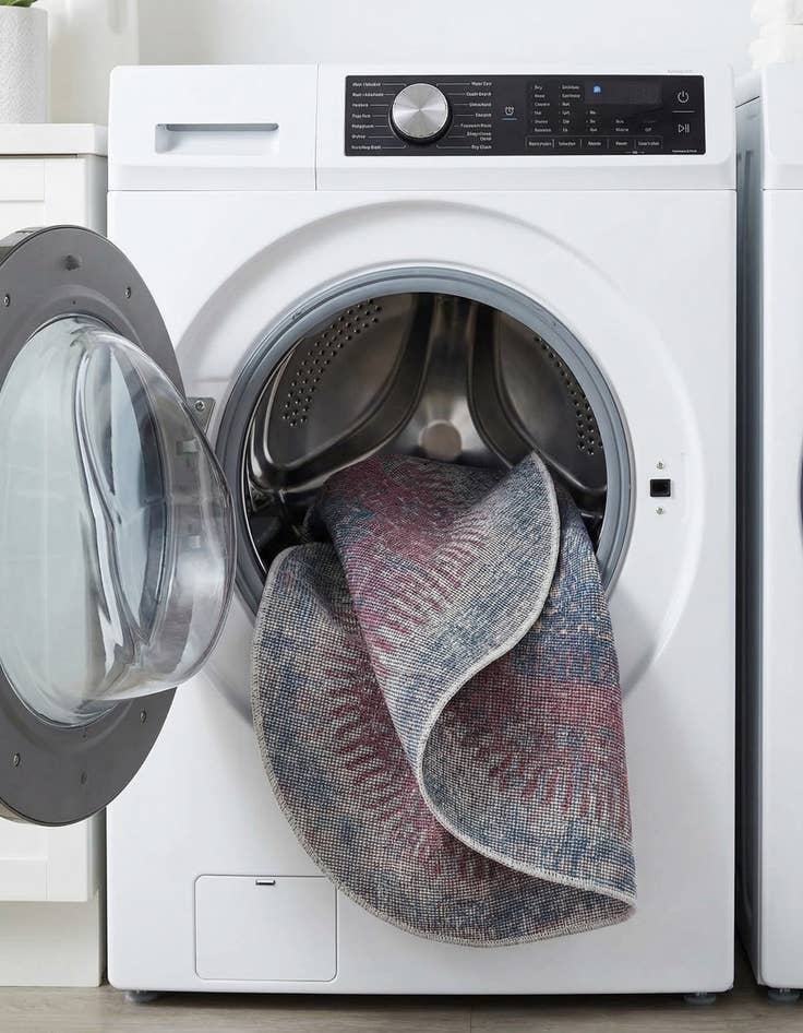 Detail image of 3' 3 x 3' 3  Washable Sisu Round Rug