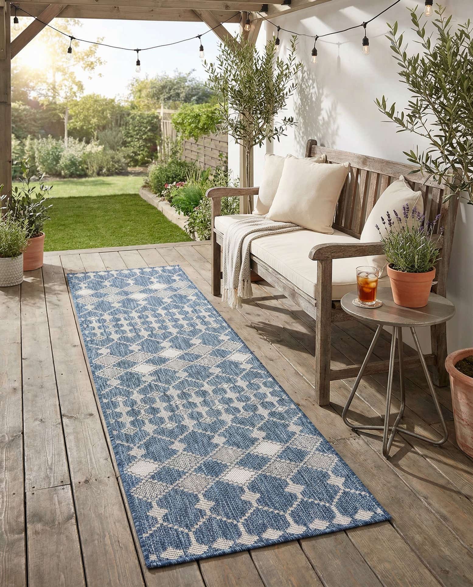 2' x 8' Easy-Clean Trellis Indoor / Outdoor Runner Rug