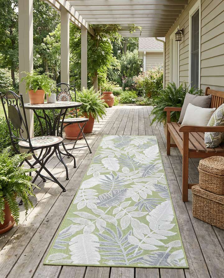 2' 2 x 8' Easy-Clean Botanical Indoor / Outdoor Runner Rug
