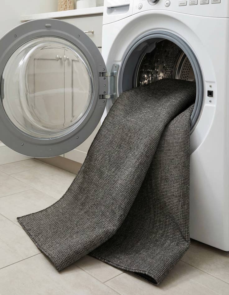 Detail image of 6' x 9'  Washable Solid Indoor / Outdoor Rug