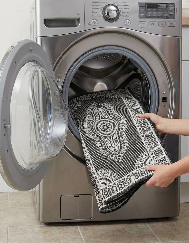 Detail image of 2' x 6'  Washable Traditional Indoor / Outdoor Runner Rug