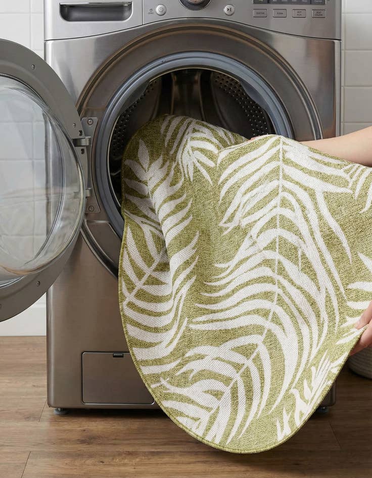 Detail image of 6' x 6'  Washable Botanical Indoor / Outdoor Round Rug