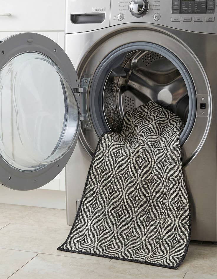 Detail image of 2' x 6'  Washable Trellis Indoor / Outdoor Runner Rug