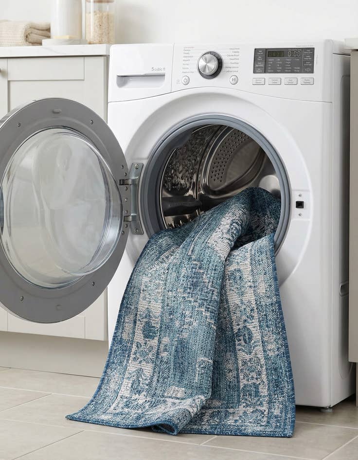 Detail image of  3' x 5' 3  Washable Traditional Indoor / Outdoor Rug