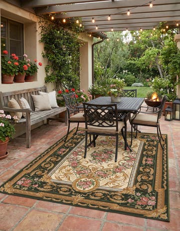 5' x 7' Easy-Clean Traditional Indoor / Outdoor Rug