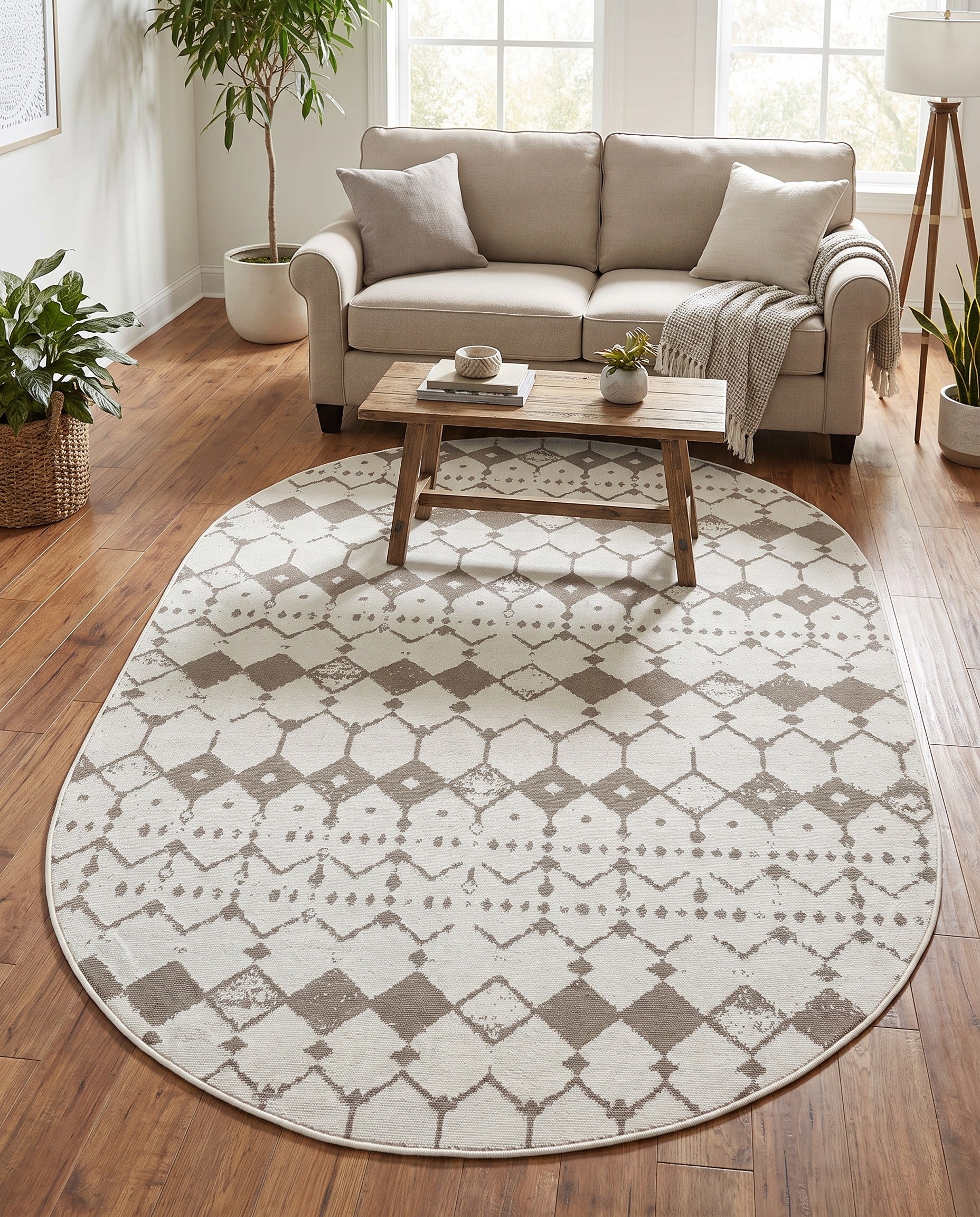 5' 3 x 8' Easy-Clean Lattice Indoor / Outdoor Oval Rug