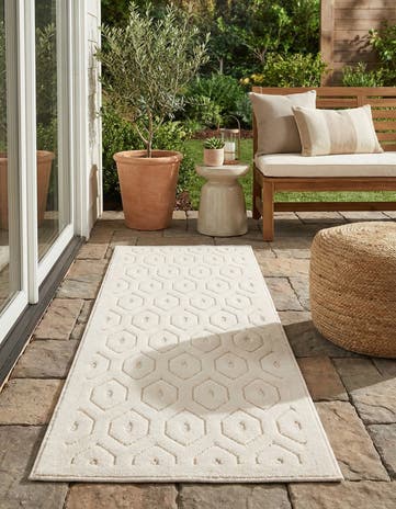 2' x 6' Easy-Clean Trellis Textured Indoor / Outdoor Runner Rug
