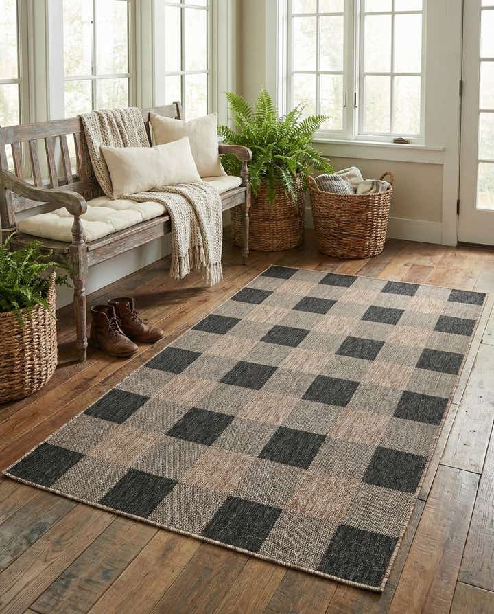5' 3 x 8' Easy-Clean Checkered Indoor / Outdoor Rug