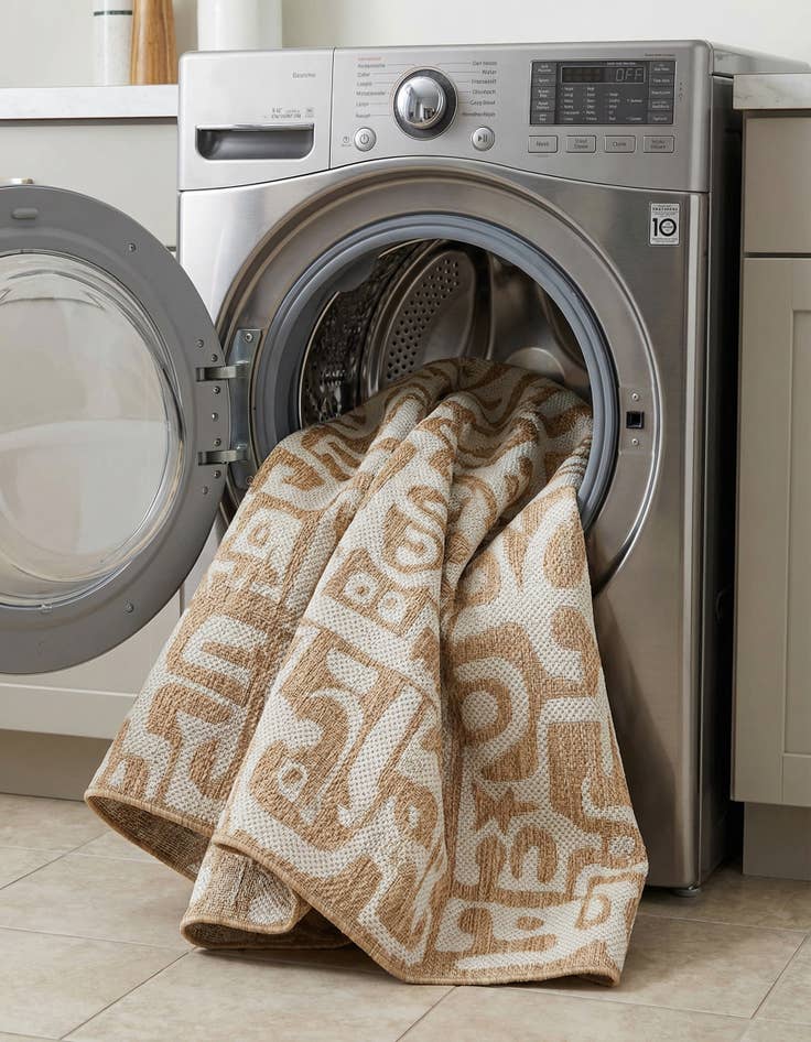 Detail image of 4' x 6'  Washable Modern Indoor / Outdoor Rug