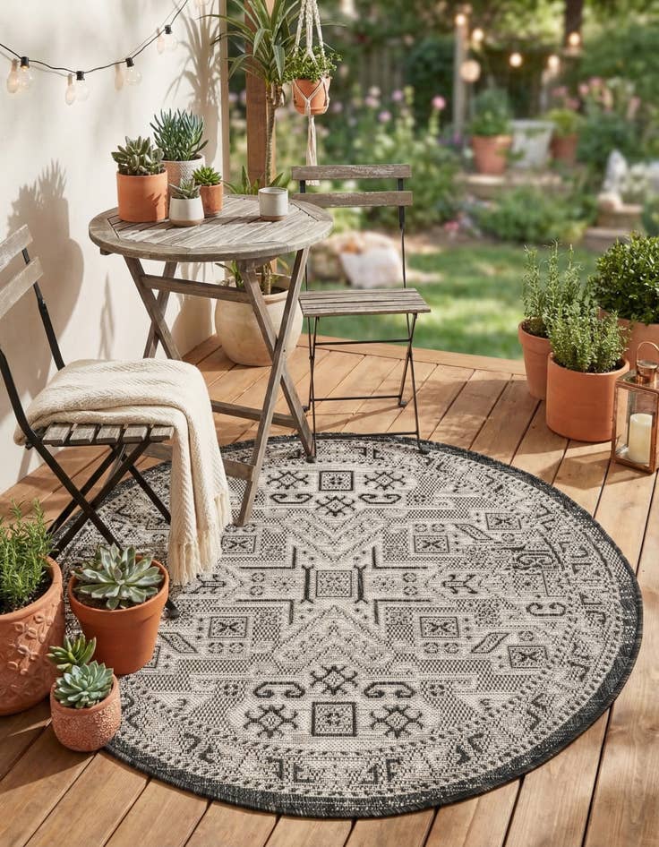 Detail image of 3' x 3'  Washable Aztec Indoor / Outdoor Round Rug