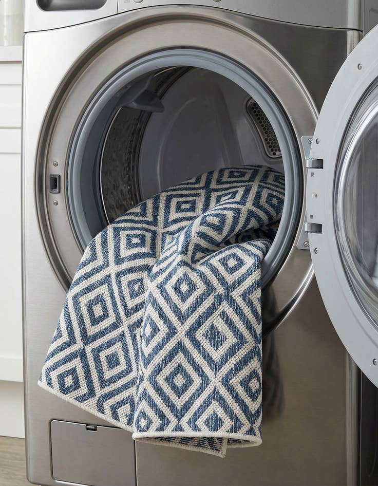 Detail image of 1' 4 x 1' 4  Washable Jill Zarin Costa Rica Indoor / Outdoor Sample Rug