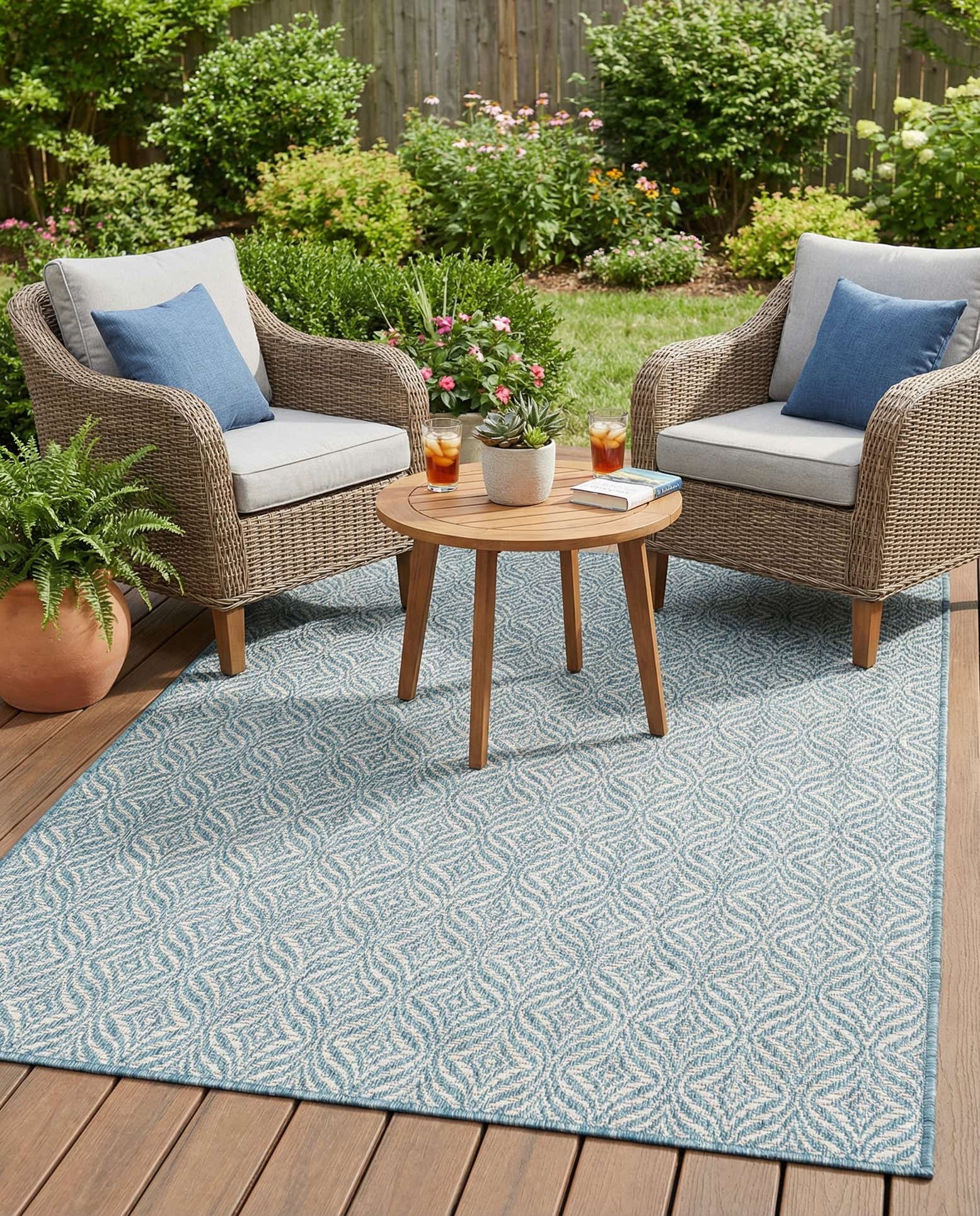 4' x 6' Easy-Clean Lattice Indoor / Outdoor Rug