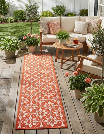 2' 7 x 10' Easy-Clean Lattice Indoor / Outdoor Runner Rug