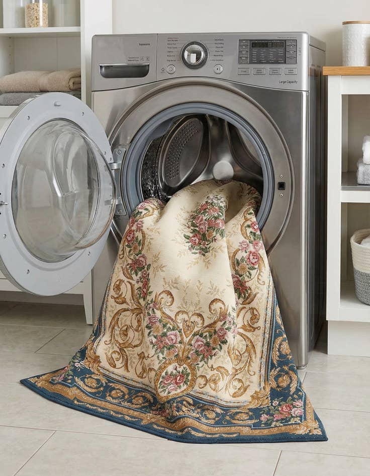 Detail image of 6' x 9'  Washable Traditional Indoor / Outdoor Rug