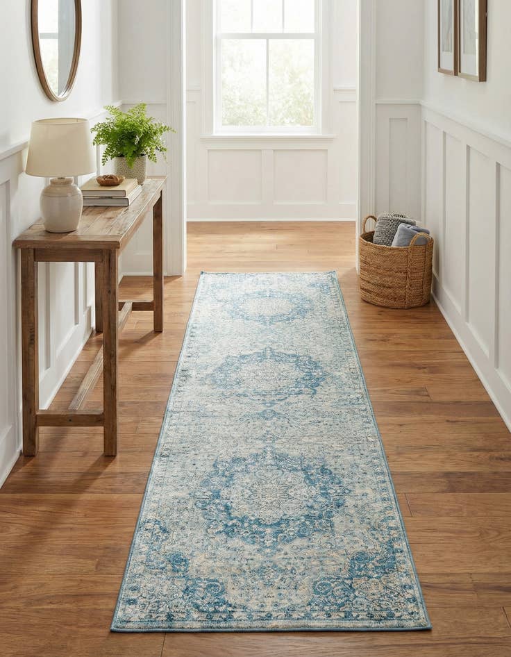 Detail image of 2' 7 x 10' 2 Newport Runner Rug