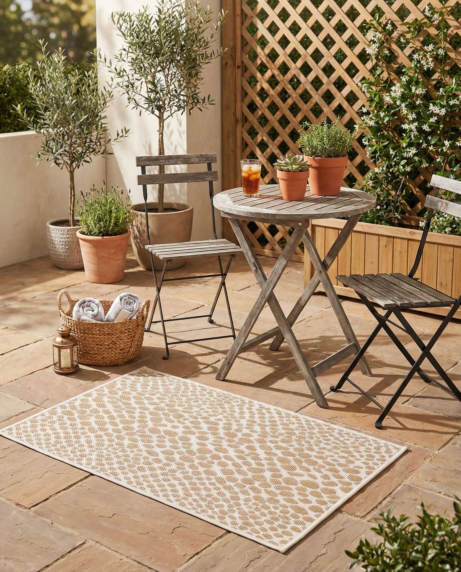 2' x 3' Easy-Clean Jill Zarin Cape Town Indoor / Outdoor Rug