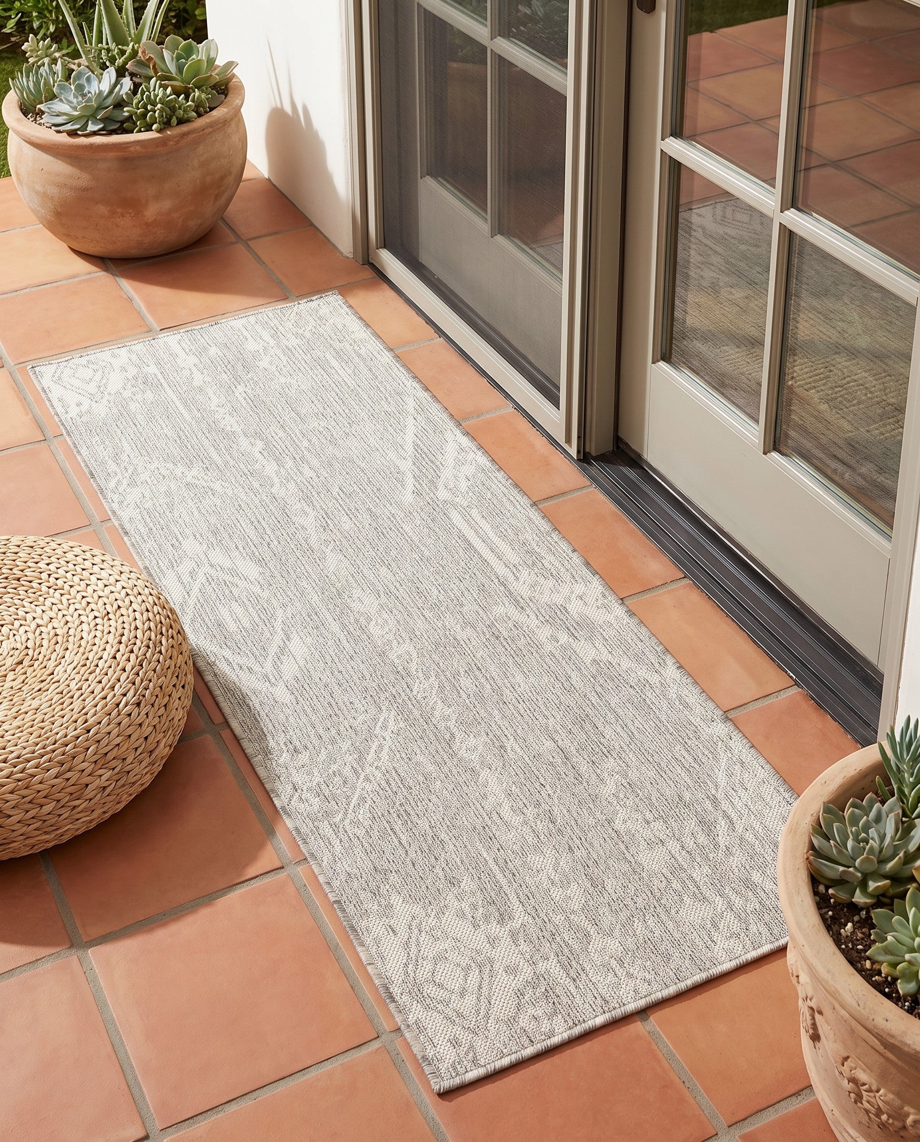 2' x 5' Easy-Clean Bohemian Indoor / Outdoor Runner Rug