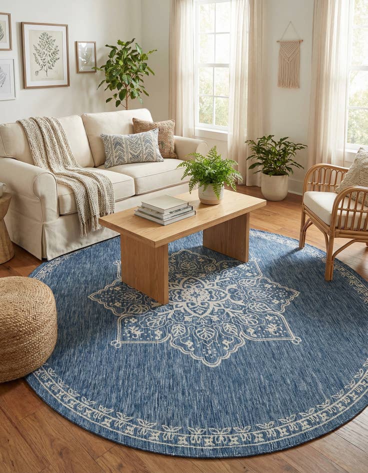 Detail image of 10' x 10'  Washable Traditional Indoor / Outdoor Round Rug