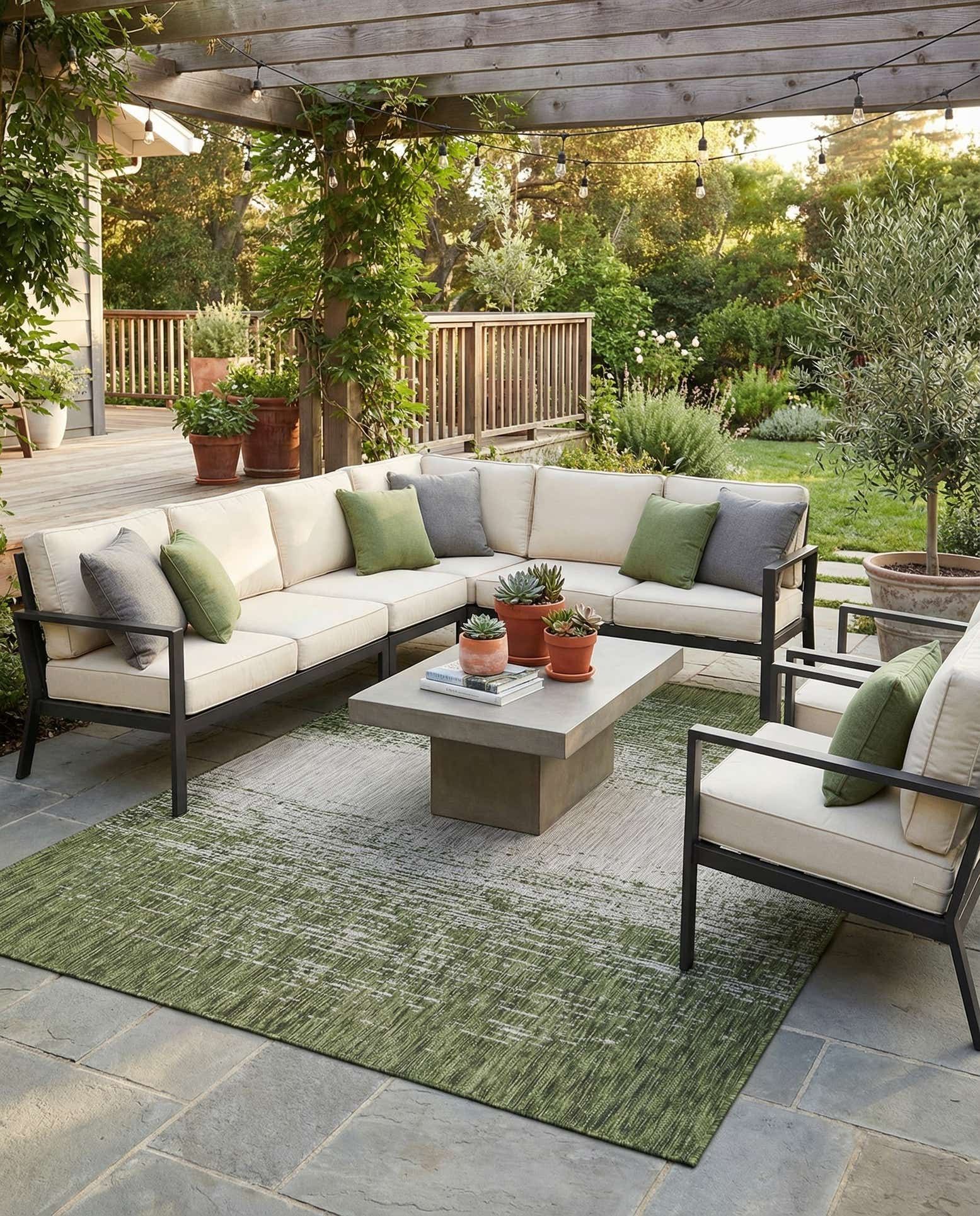 7' 10 x 11' Easy-Clean Modern Indoor / Outdoor Rug