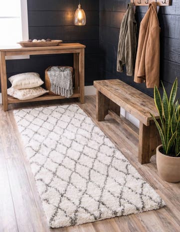 2' 7 x 6' Moroccan Shag Runner Rug
