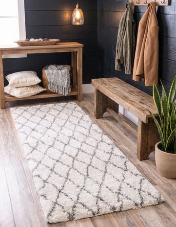 2' 7 x 6' Moroccan Shag Runner Rug