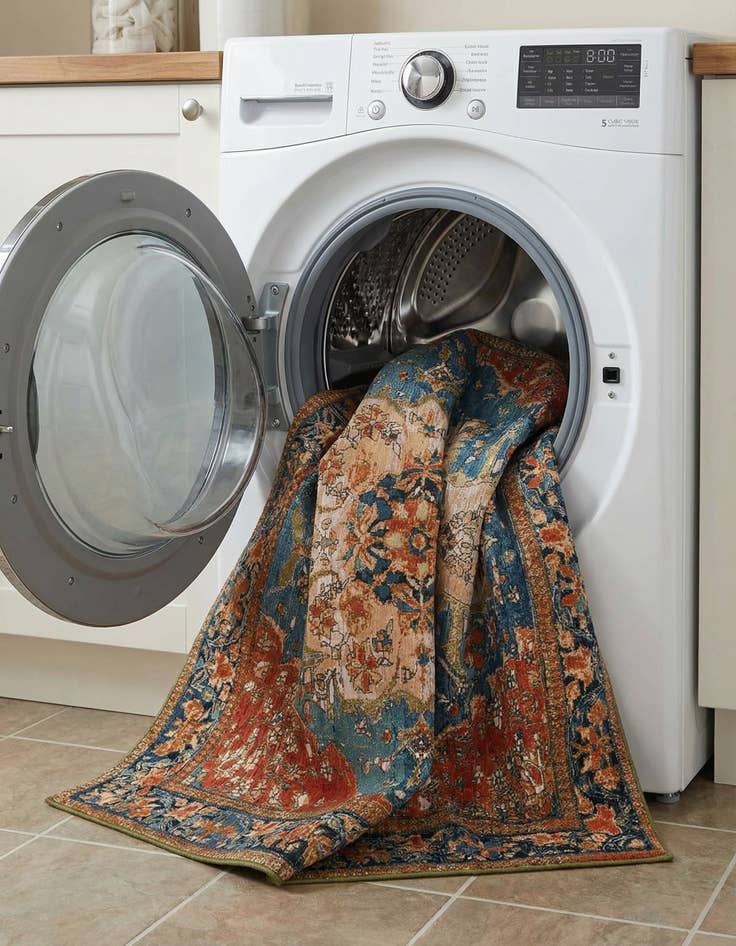 Detail image of  7' 10 x 7' 10  Washable Traditional Indoor / Outdoor Square Rug