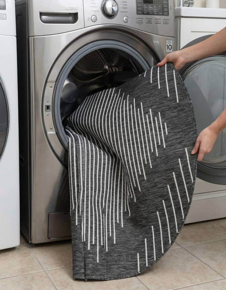 Detail image of 7' 10 x 7' 10  Washable Modern Indoor / Outdoor Round Rug