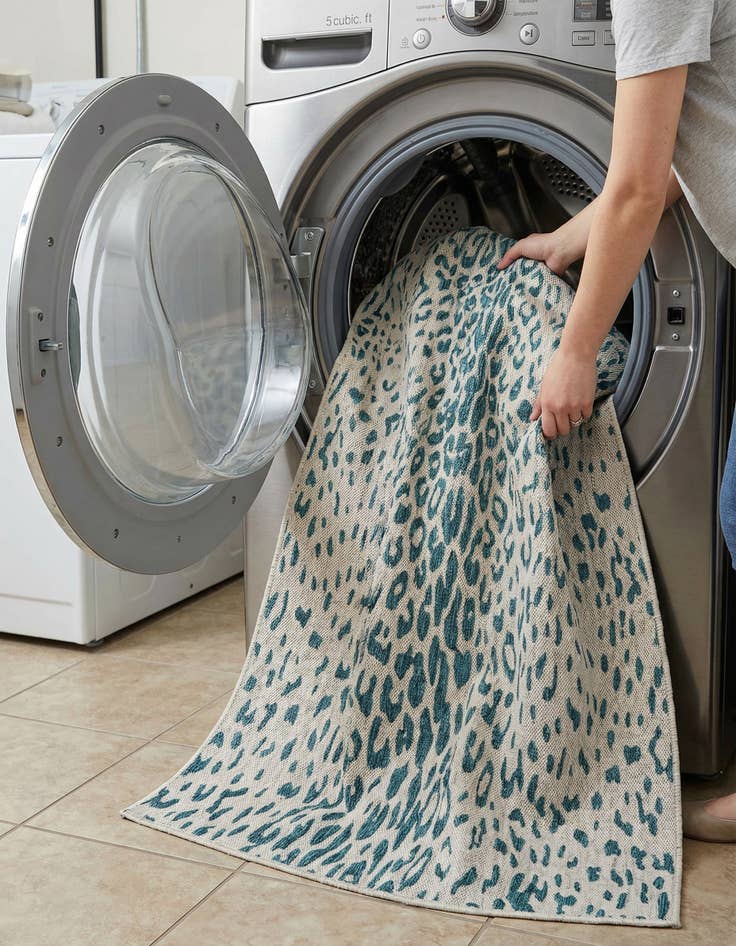 Detail image of 5' 3 x 8'  Washable Safari Indoor / Outdoor Rug