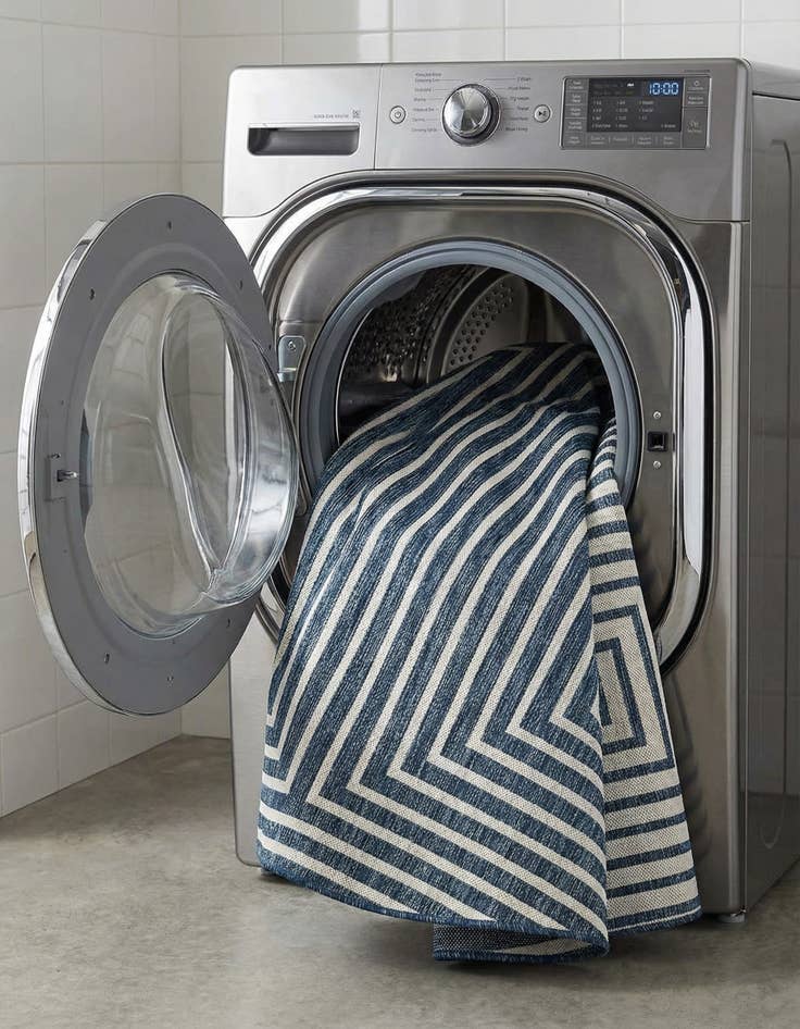 Detail image of  6' x 6'  Washable Modern Indoor / Outdoor Round Rug