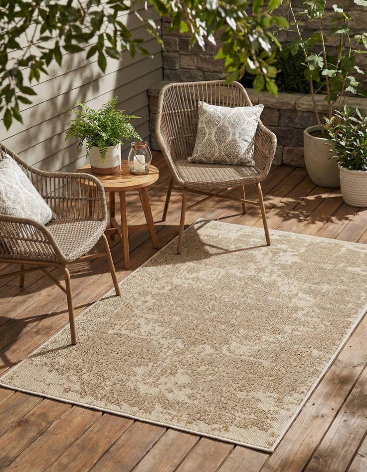 Detail image of 4' 1 x 6' 1  Washable Traditional Indoor / Outdoor Rug