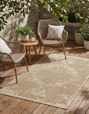 4' 1 x 6' 1 Easy-Clean Traditional Indoor / Outdoor Rug