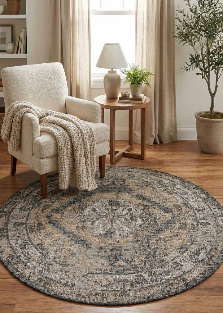 5' 3 x 5' 3 Easy-Clean Traditional Indoor / Outdoor Round Rug