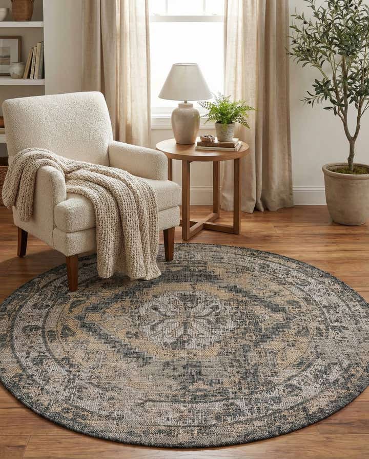 5' 3 x 5' 3 Easy-Clean Traditional Indoor / Outdoor Round Rug