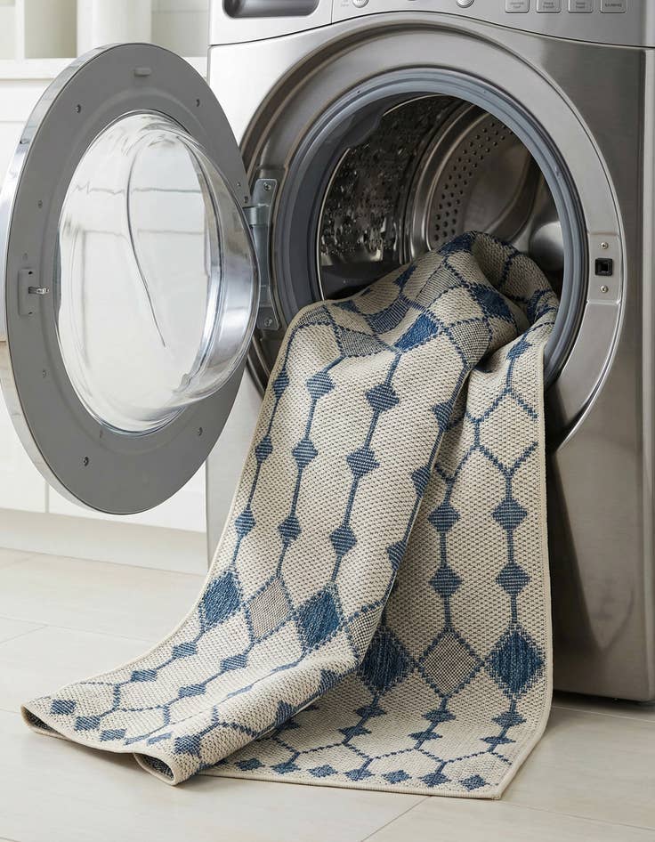 Detail image of 5' 3 x 8'  Washable Trellis Indoor / Outdoor Rug