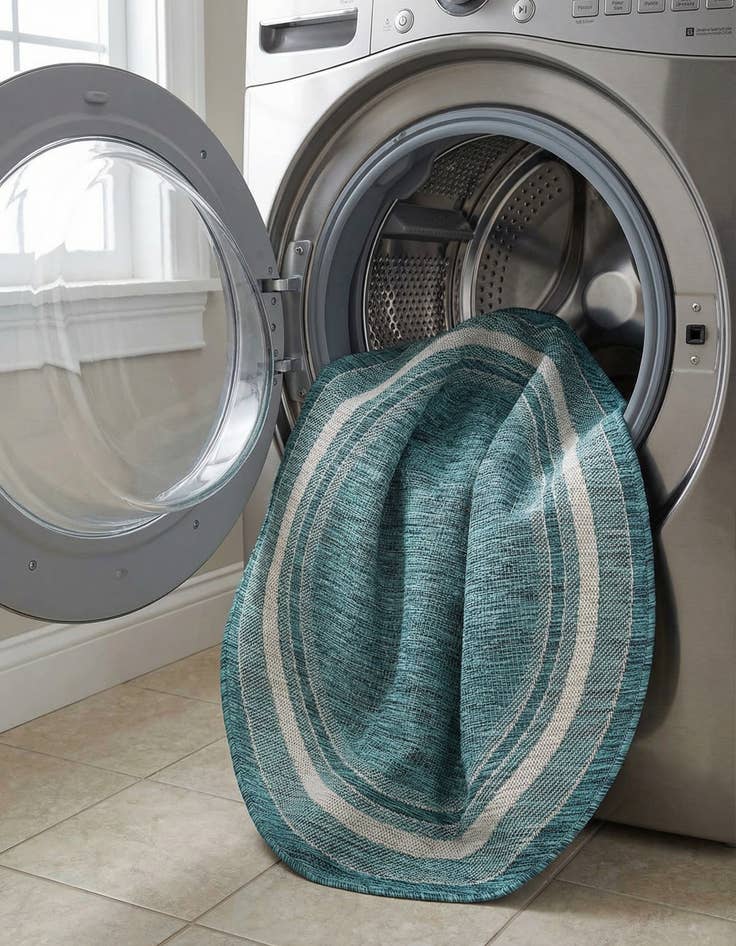 Detail image of 5' 3 x 5' 3  Washable Border Indoor / Outdoor Round Rug