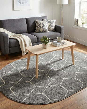  4' x 6' Lattice Frieze Oval Rug