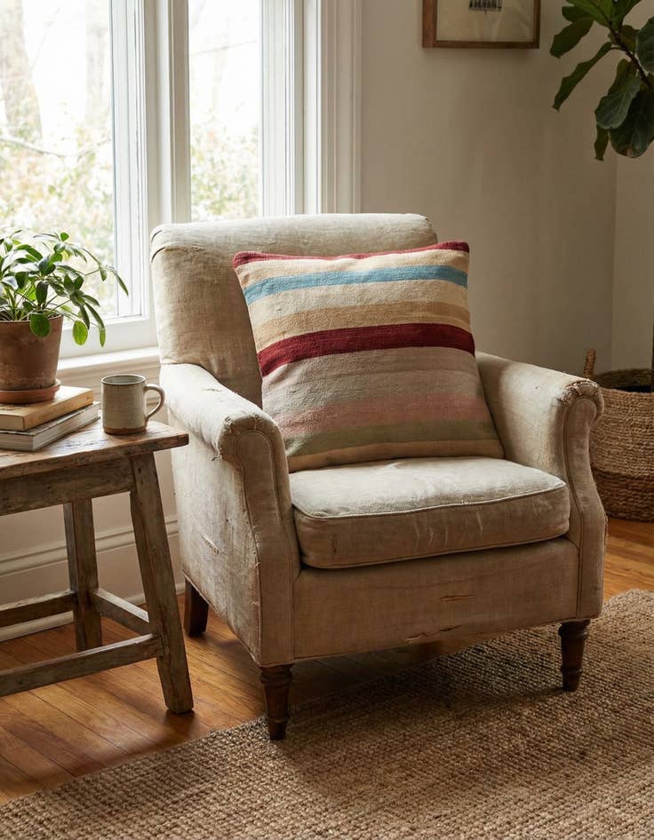 Detail image of 2' 5 x 2' 5  Hand Woven Pillow Wool Square Rug