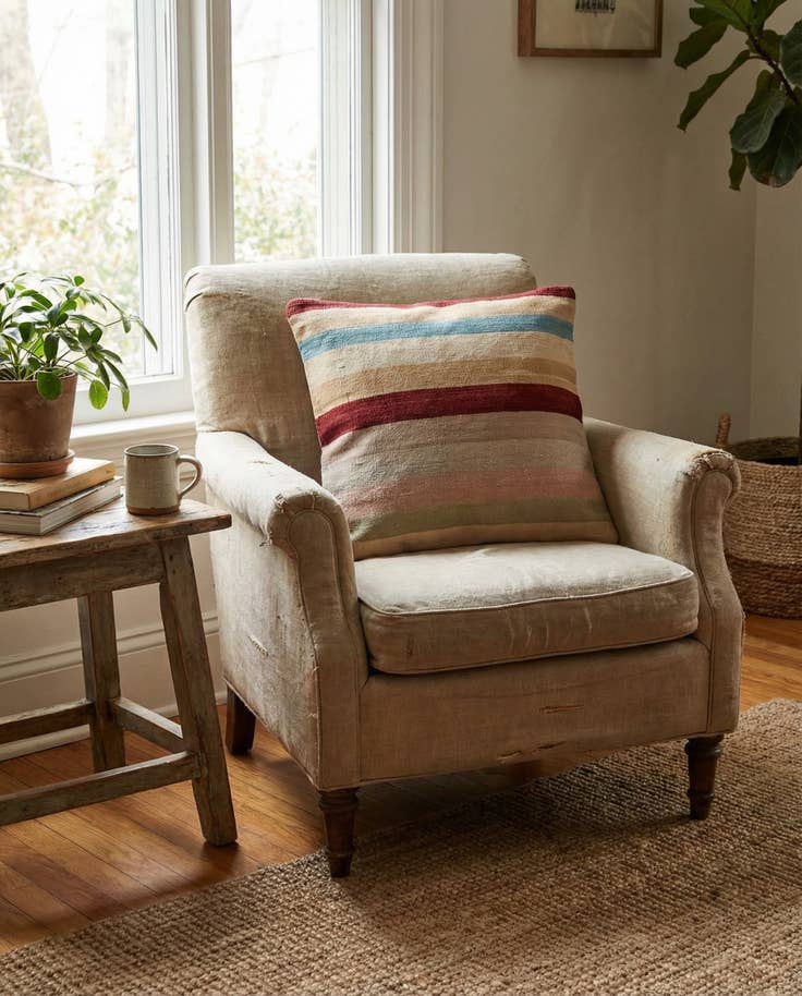 Detail image of 2' 5 x 2' 5 Hand Woven Pillow Wool Square Rug