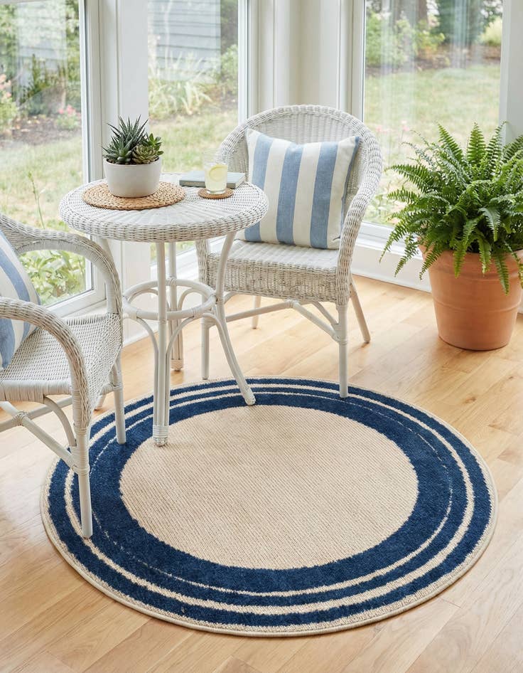 Detail image of 3' 3 x 3' 3  Washable Aruba Indoor / Outdoor Round Rug