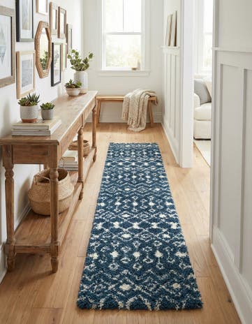 2' 7 x 10' Moroccan Trellis Shag Runner Rug