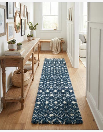 2' 7 x 10' Moroccan Trellis Shag Runner Rug