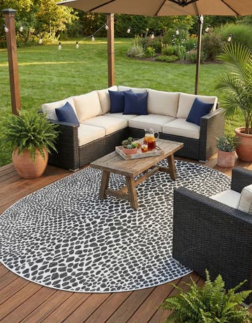 Black Easy-Clean Jill Zarin Cape Town Indoor / Outdoor Oval Rug