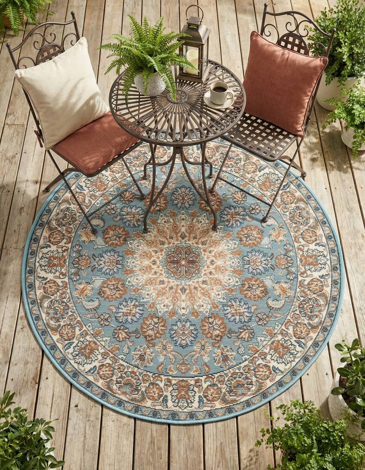 Detail image of 3' 3 x 3' 3  Washable Traditional Indoor / Outdoor Round Rug