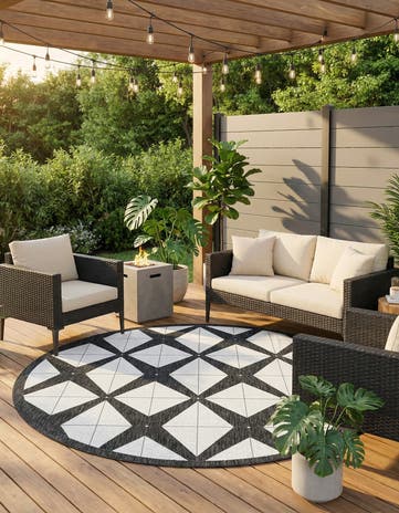 7' 10 x 7' 10 Easy-Clean Modern Indoor / Outdoor Round Rug