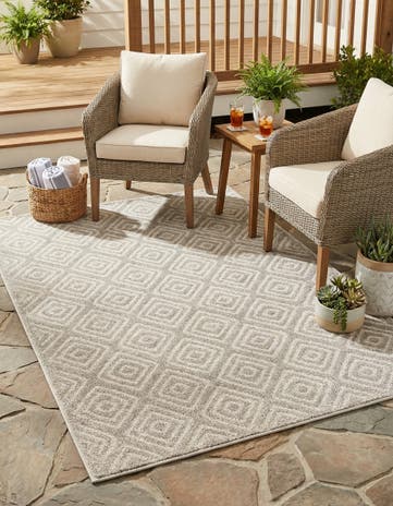 4' x 6' Easy-Clean Sabrina Soto Indoor / Outdoor Rug