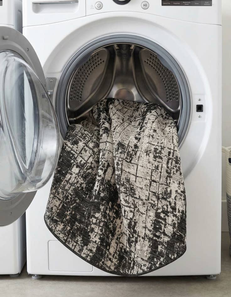 Detail image of  7' 10 x 7' 10  Washable Modern Indoor / Outdoor Round Rug