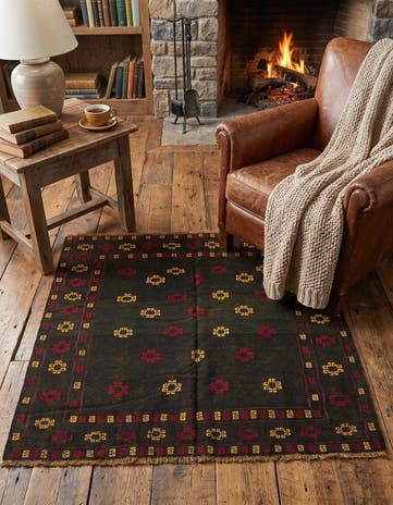 4' 3 x 4' 5 Hand Knotted Sumak Wool Square Rug