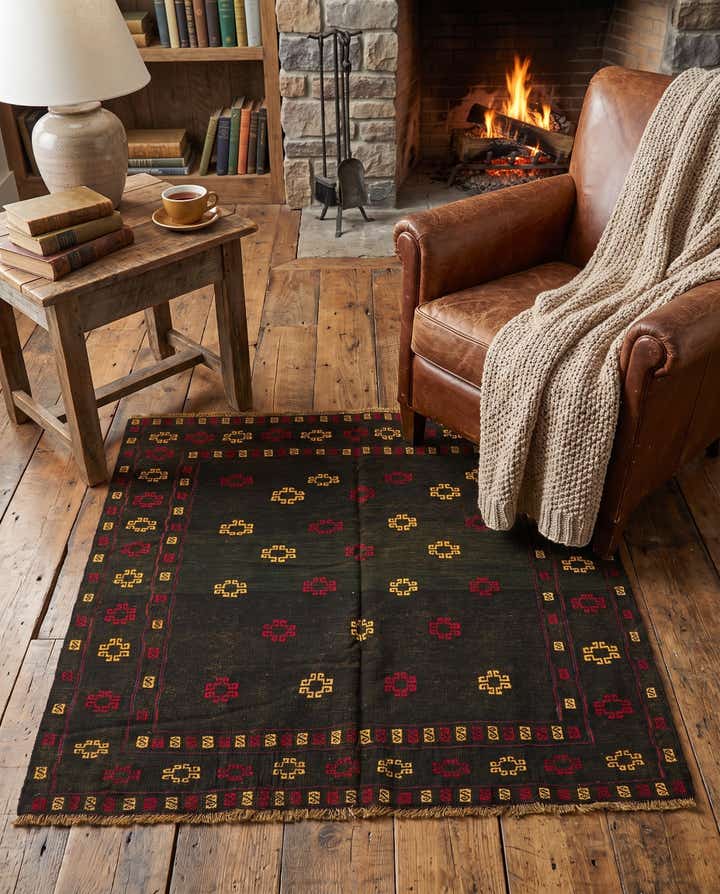 4' 3 x 4' 5 Hand Knotted Sumak Wool Square Rug