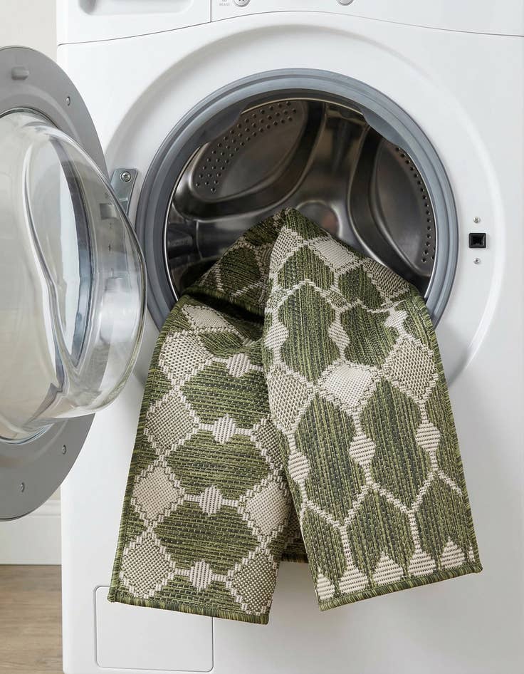 Detail image of  3' x 5' 3  Washable Lattice Indoor / Outdoor Rug