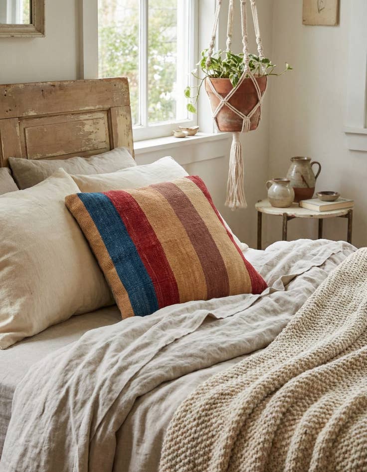 Detail image of  1' 6 x 1' 7  Hand Woven Pillow Wool Square Rug